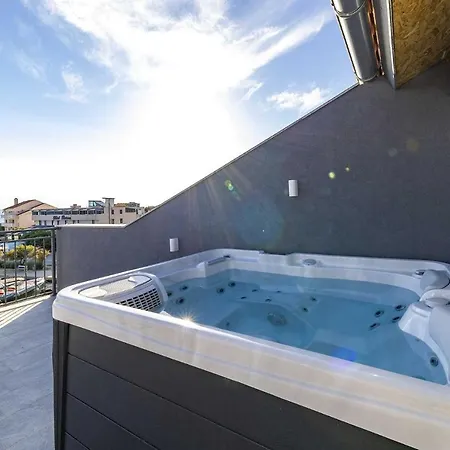 بيت للعطل Seafront House Sunrise بيتريتْشاني