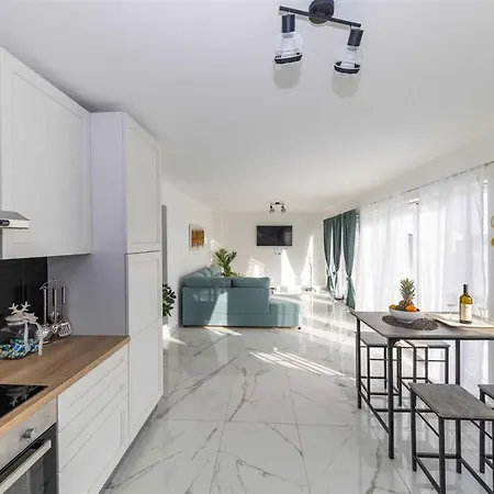 Seafront House Sunrise * بيتريتْشاني