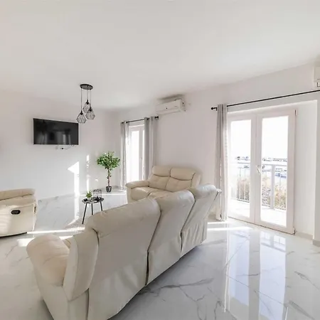 Seafront House Sunrise بيت للعطل *
