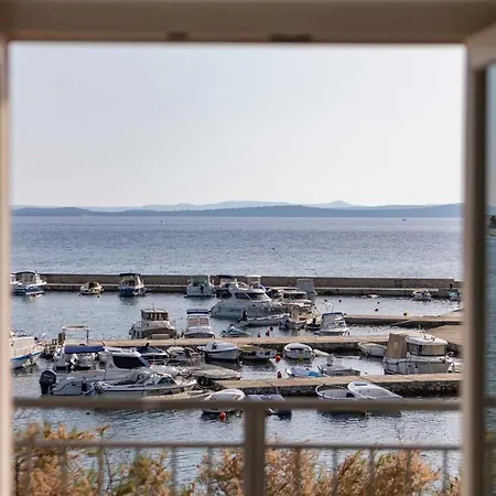بيت للعطل Seafront House Sunrise