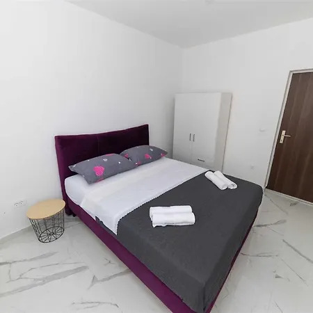 Seafront House Sunrise بيت للعطل بيتريتْشاني
